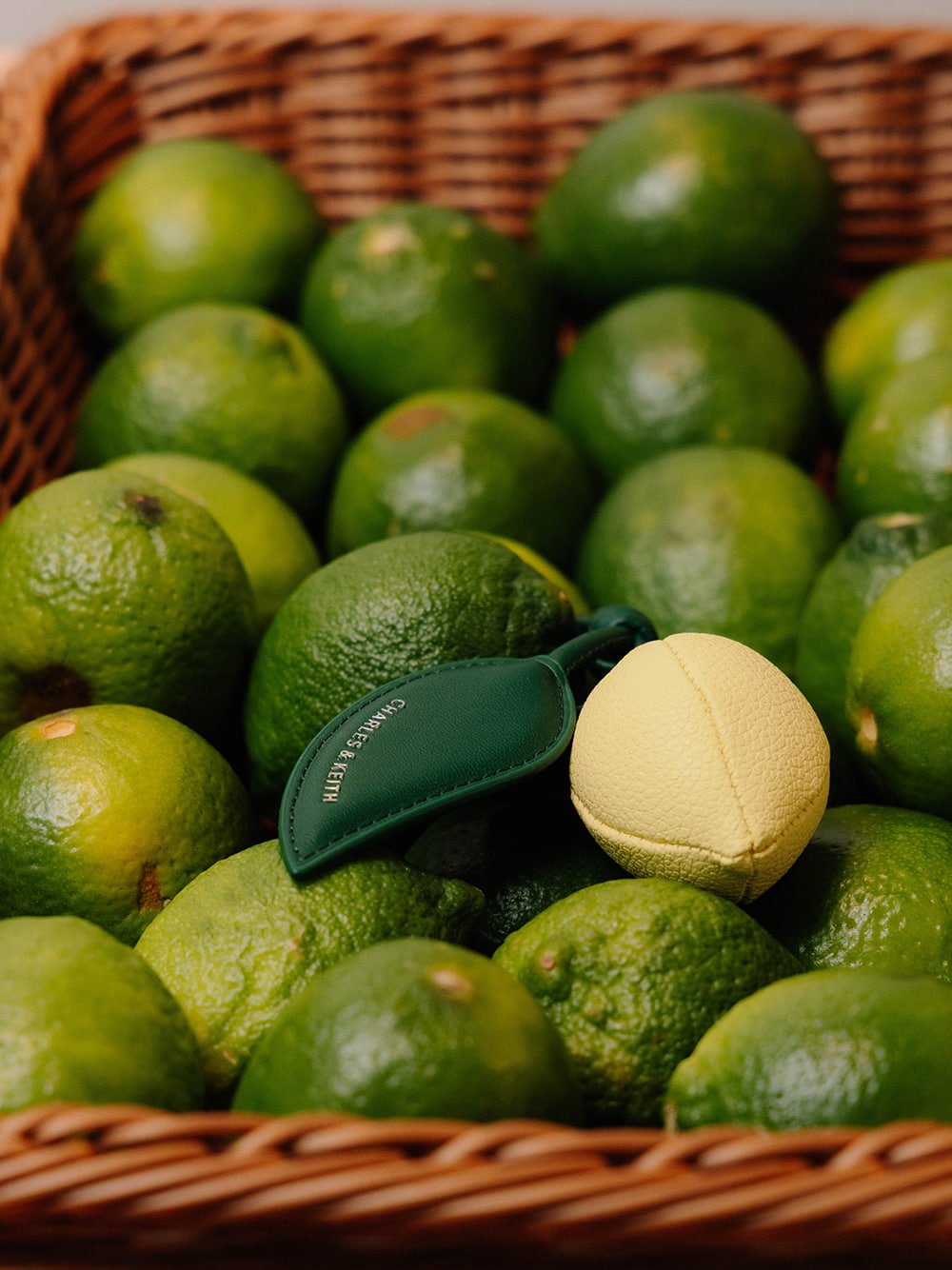 Lemon charm - CHARLES & KEITH