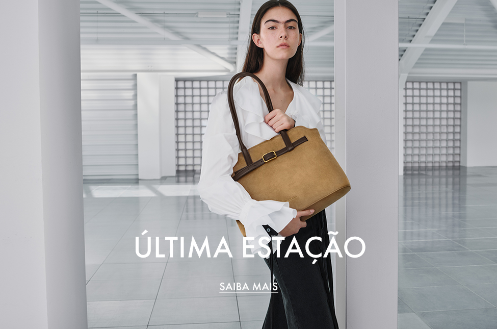 Bolsa tote trapeze com cinto e camurça reciclada Victoria - Areia do Saara - CHARLES & KEITH