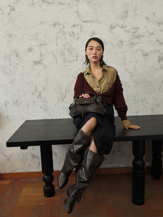 다크 브라운 노앤 사이드 포켓 버킷백 - CHARLES & KEITH