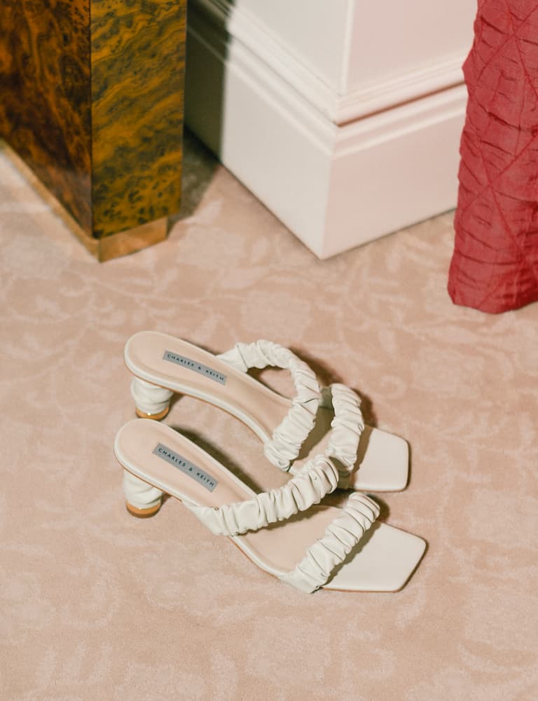 Women’s ruched strap mules in white – CHARLES & KEITH