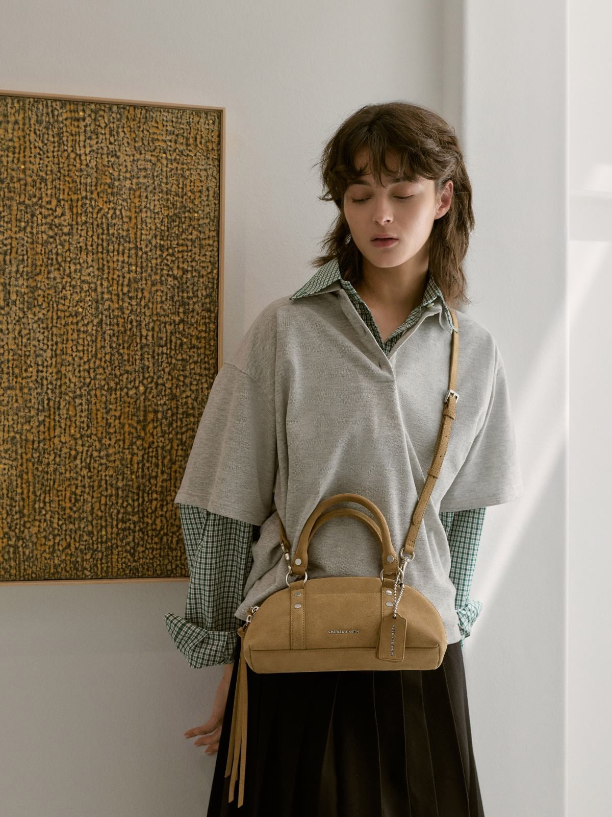 Tatiana 仿麂皮小托特包 - 柔沙色 - CHARLES & KEITH