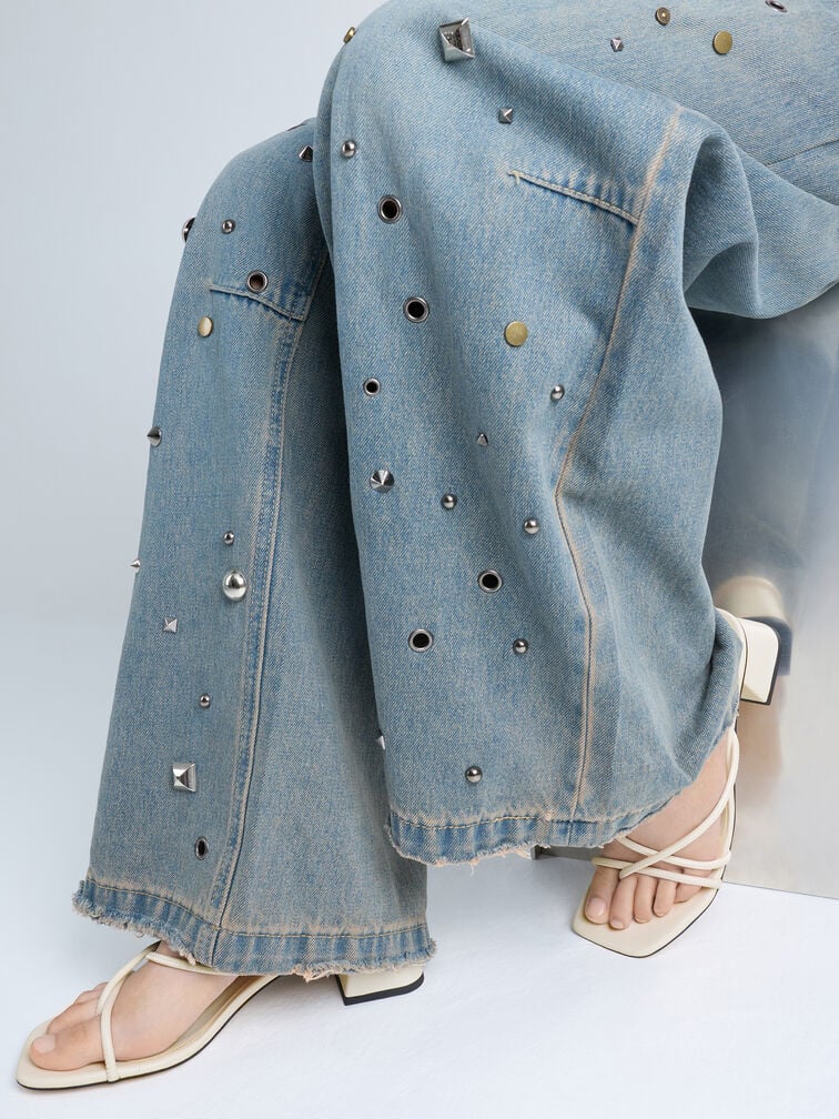  白色鞋履與淺色系丹寧相得益彰 