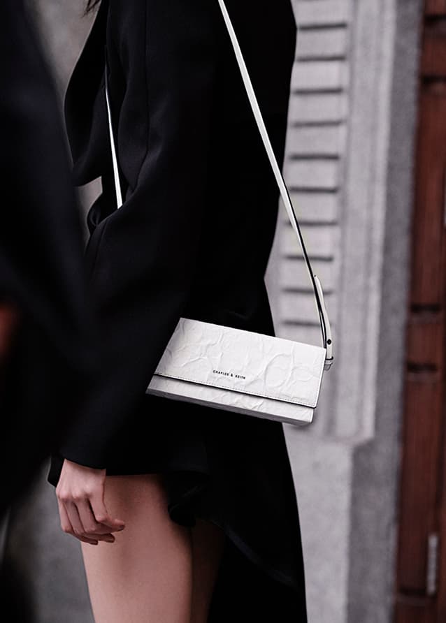 白色滾邊長型斜背包 – CHARLES & KEITH