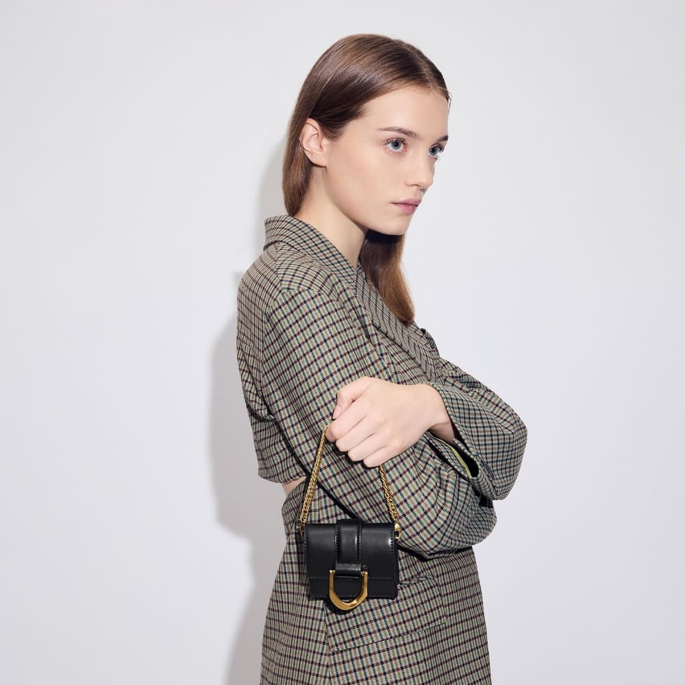 Women's black Gabine chain-link cardholder - CHARLES & KEITH