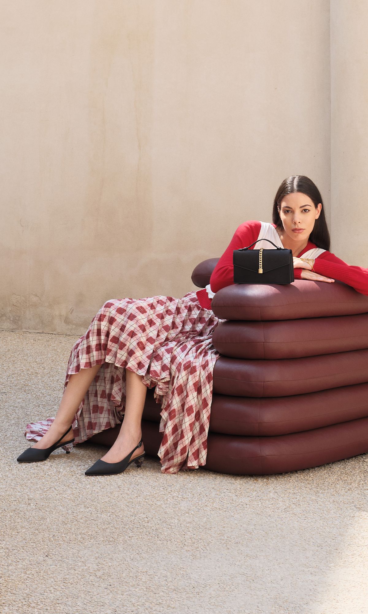 Black Taisia Chain Envelope Bag - CHARLES & KEITH