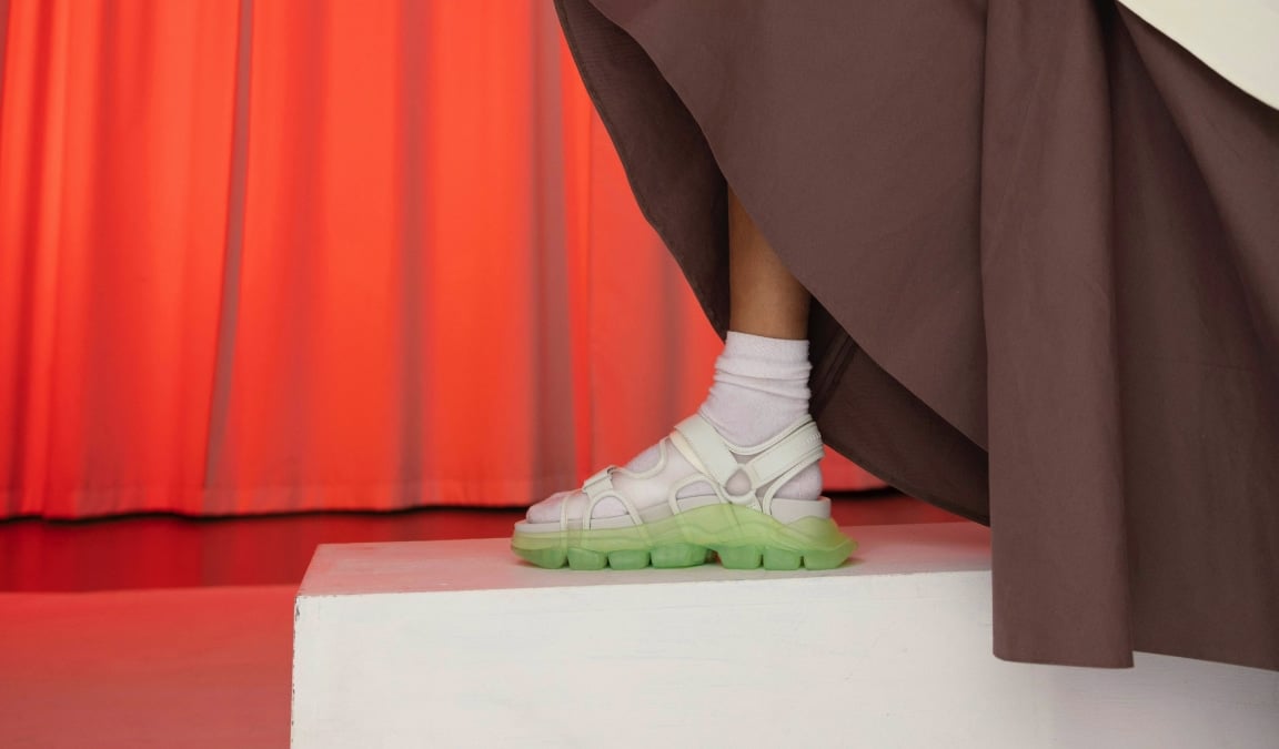 Women’s colored translucent-sole chunky sports sandals in green – CHARLES & KEITH