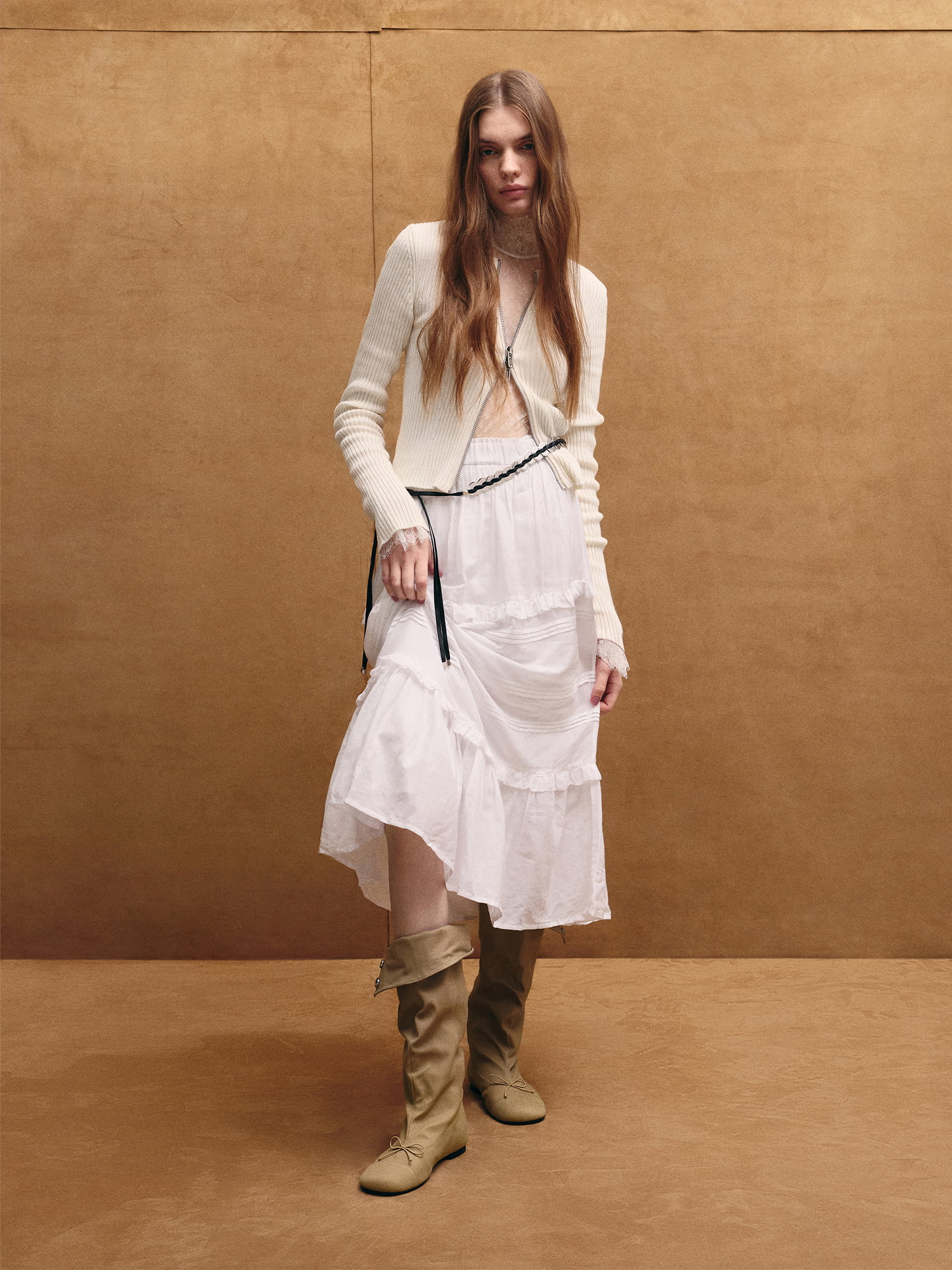 Botas de cano alto largas com tachas Gael Twill - Bege - CHARLES & KEITH