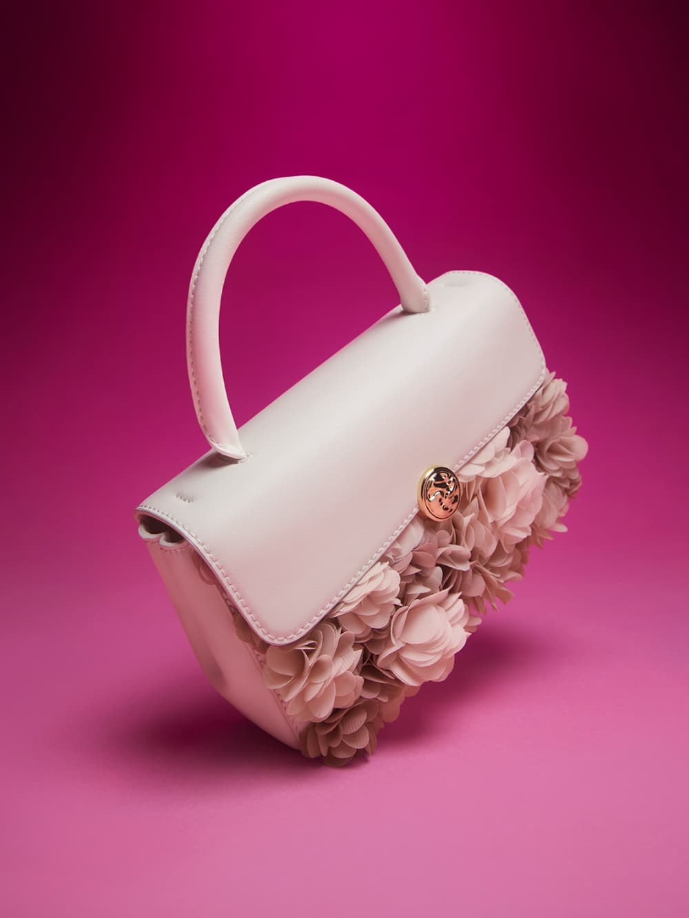 Bolso de asa superior color blanco tiza con detalles florales de malla - CHARLES & KEITH