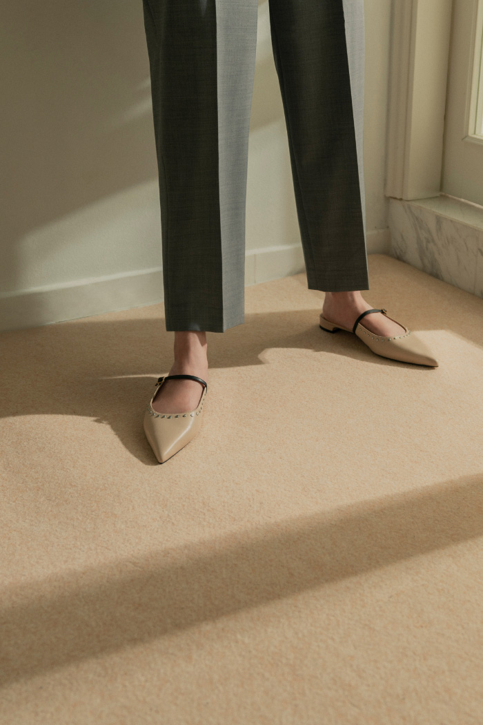 Women’s studded leather mules in beige (close up) – CHARLES & KEITH