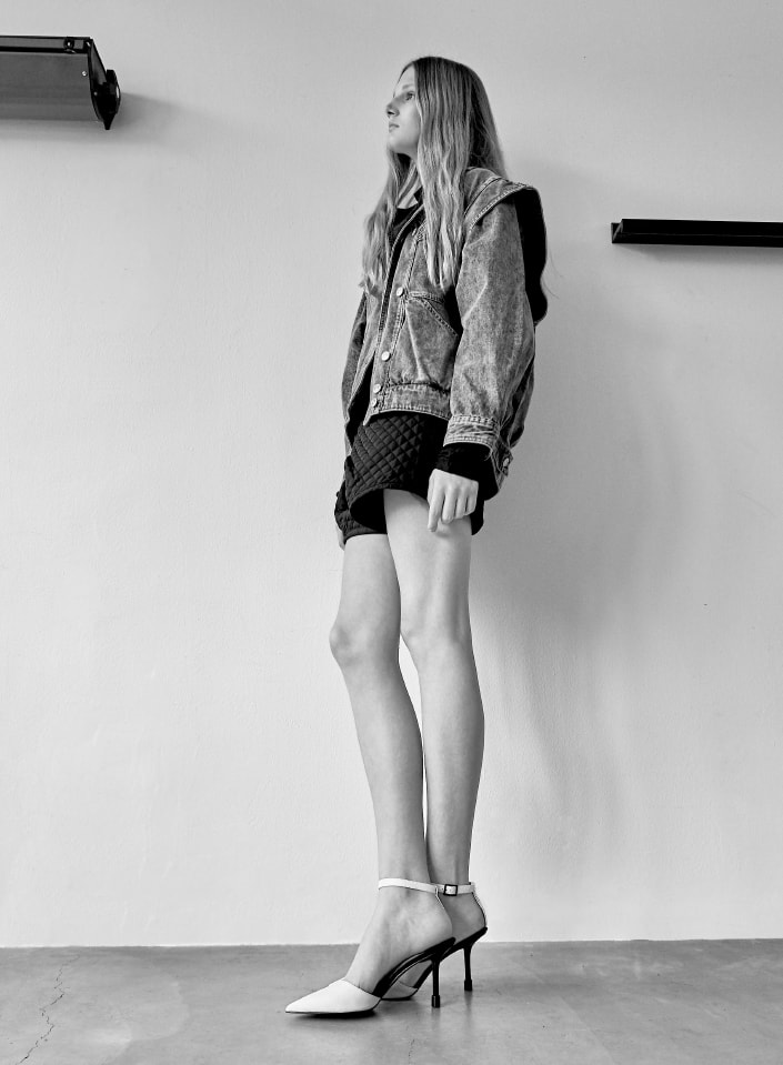 繞踝尖頭高跟鞋側拍 – CHARLES & KEITH