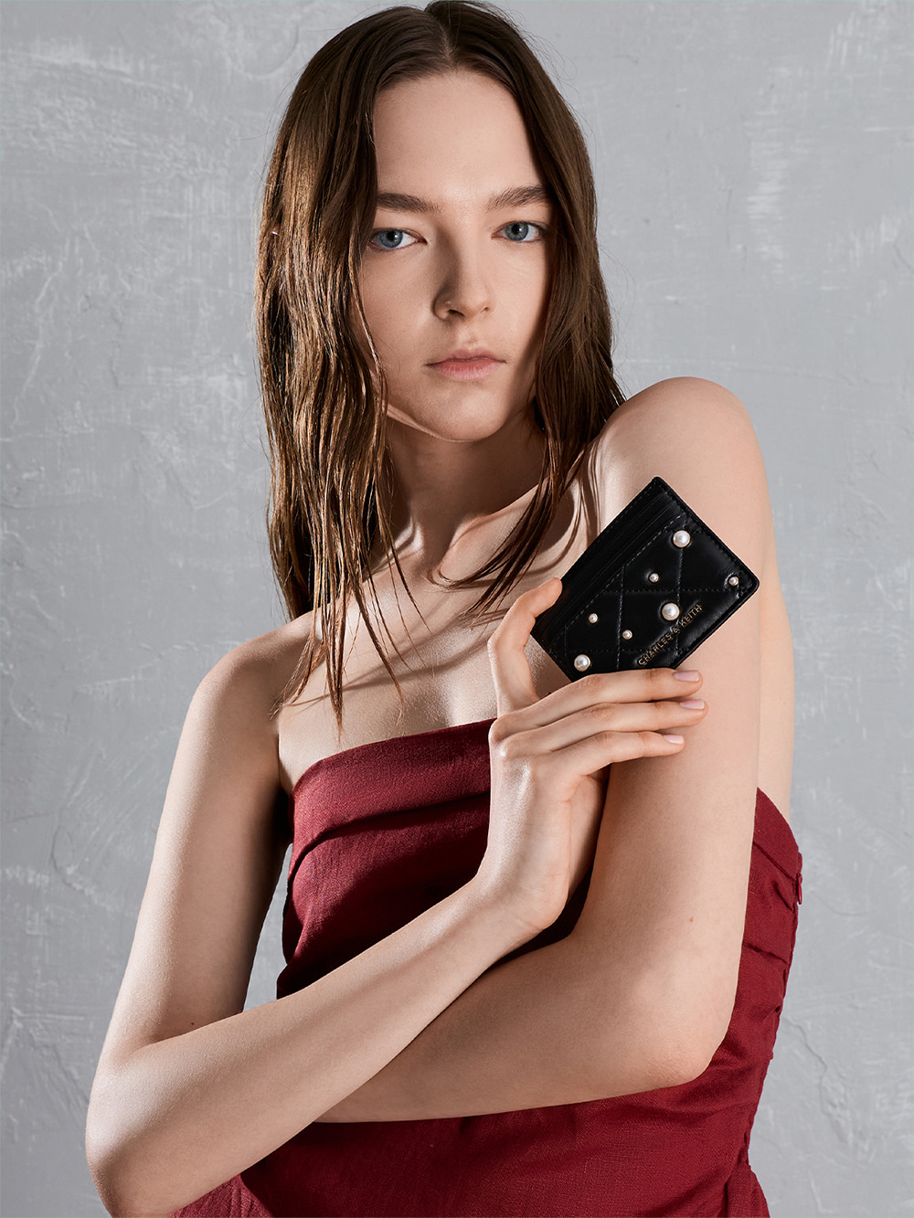 제니 펄 엠벌리시드 퀼티드 카드 홀더 - CHARLES & KEITH