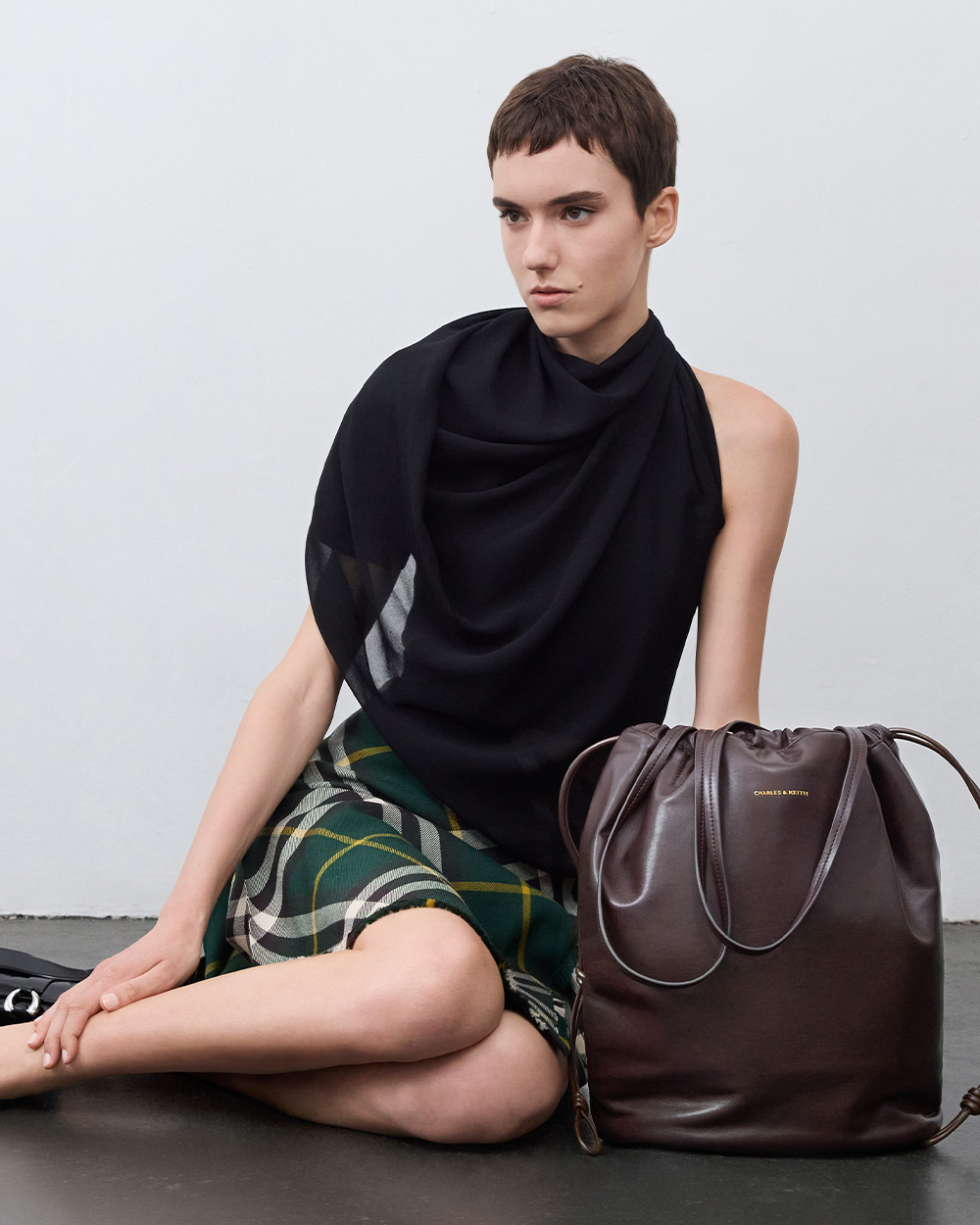 Women’s Sianna ruched drawstring tote bag in chocolate - CHARLES & KEITH
