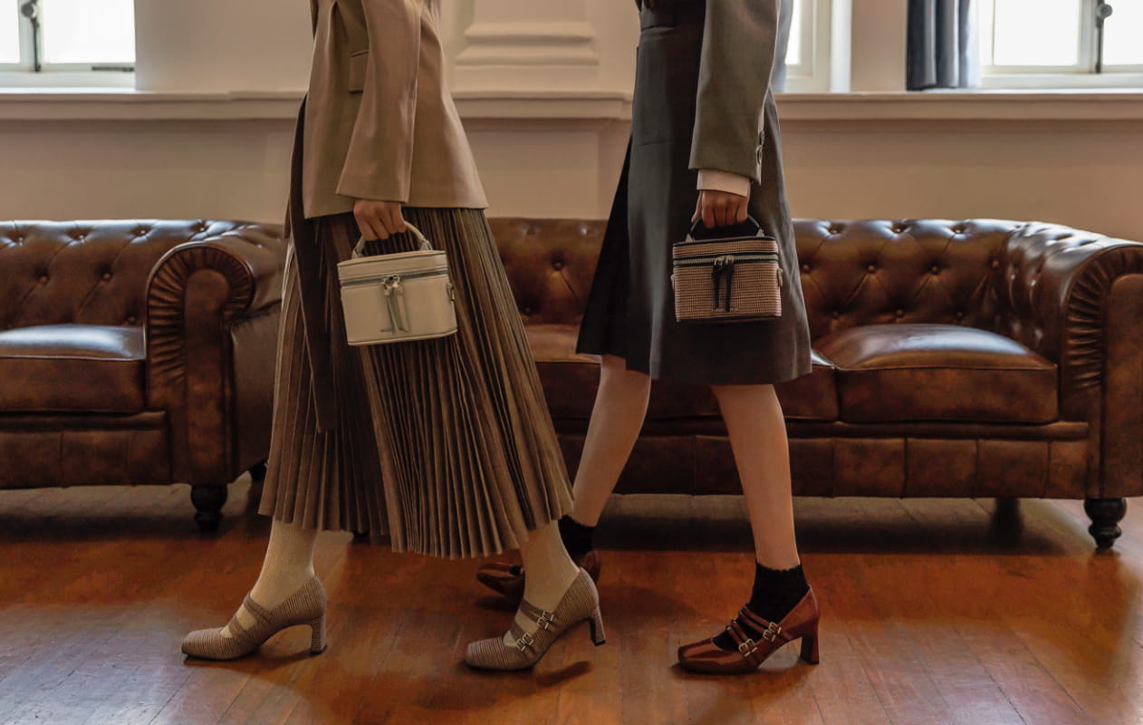 石灰白與格紋雙向拉鍊箱型包 Women’s two-way zip box bag in chalk and check print two-way zip box bag – CHARLES & KEITH