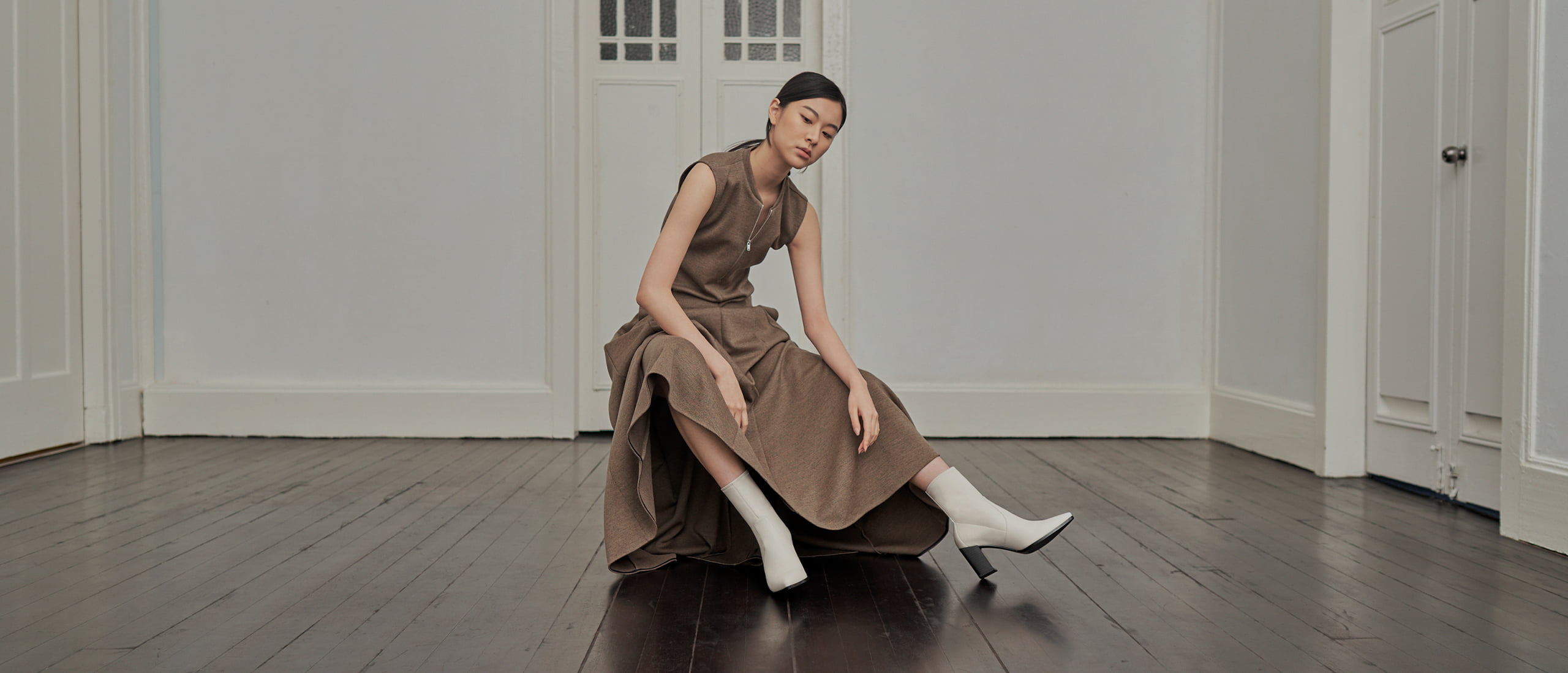 石灰白方形跟中筒靴 – CHARLES & KEITH