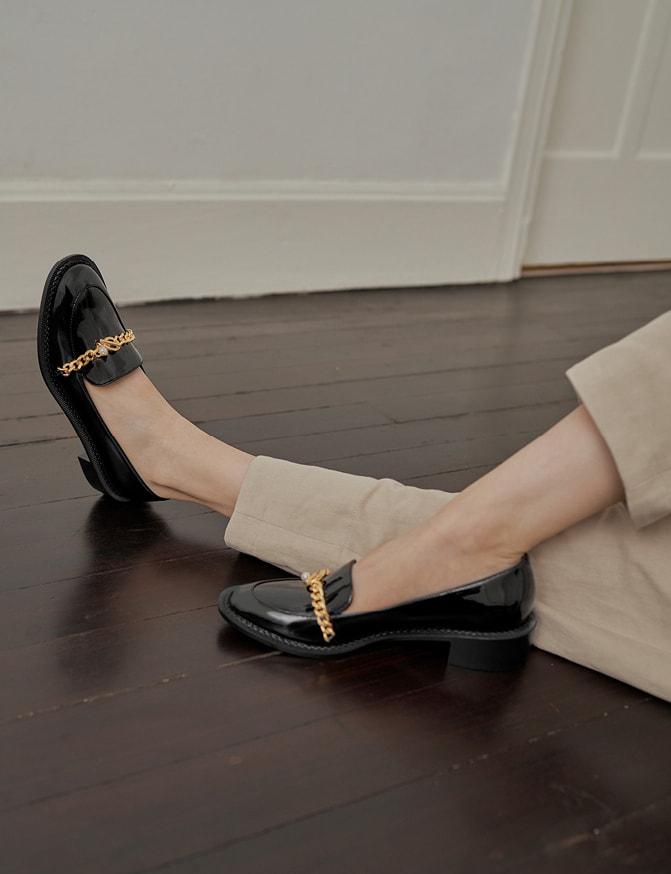 金屬鍊條樂福鞋 – CHARLES & KEITH