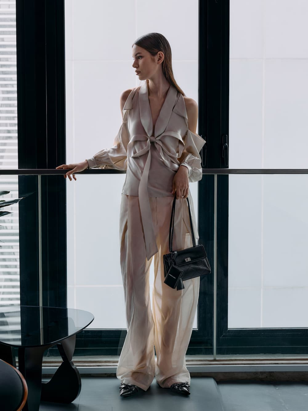 아프라 퀼팅 토트백 - CHARLES & KEITH