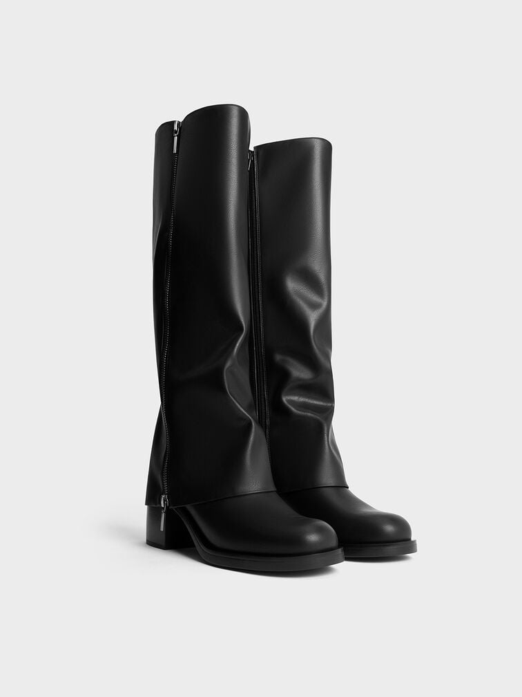Botas pretas são perfeitas para criar um alto contraste com um look winter white.