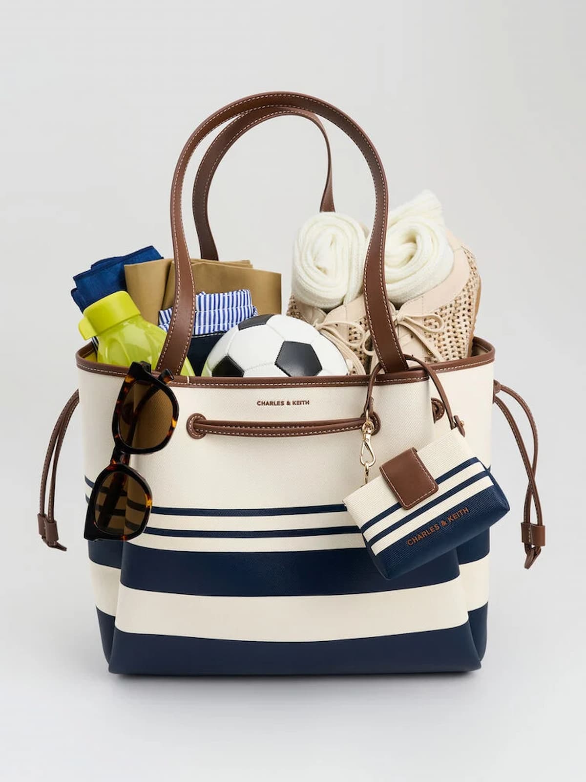 Bolsa Tote de Lona Listrada com Cordão - Multicolorida - CHARLES & KEITH
