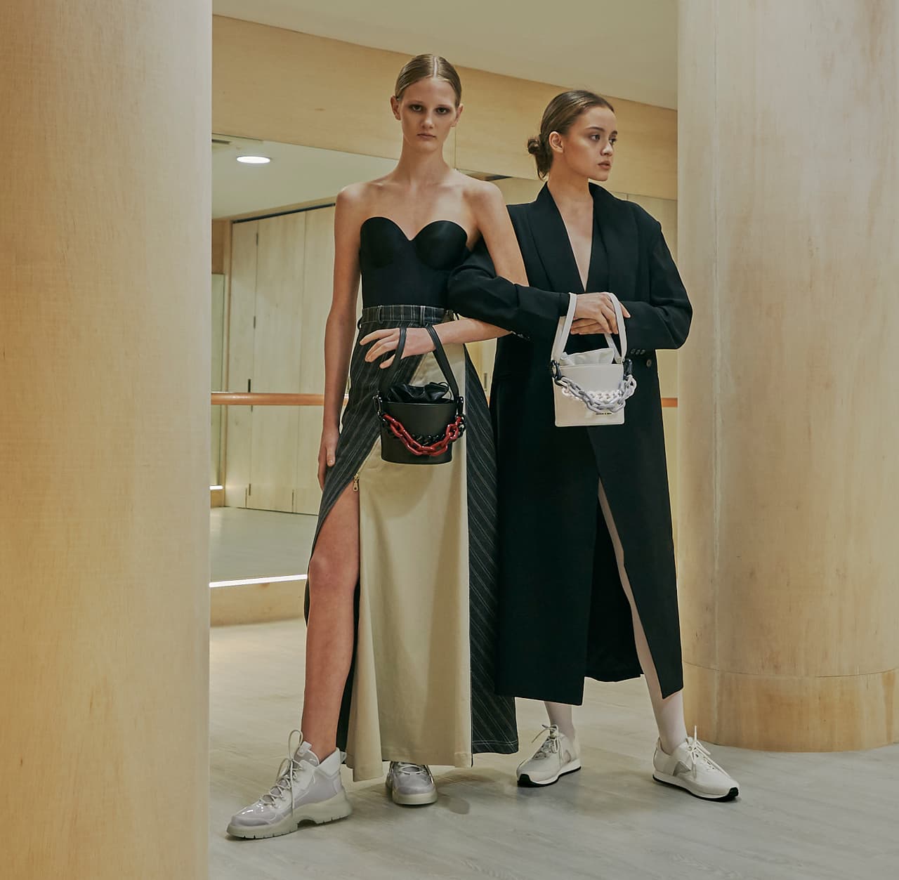 Women’s double chain-link bucket bag in black and white – CHARLES & KEITH