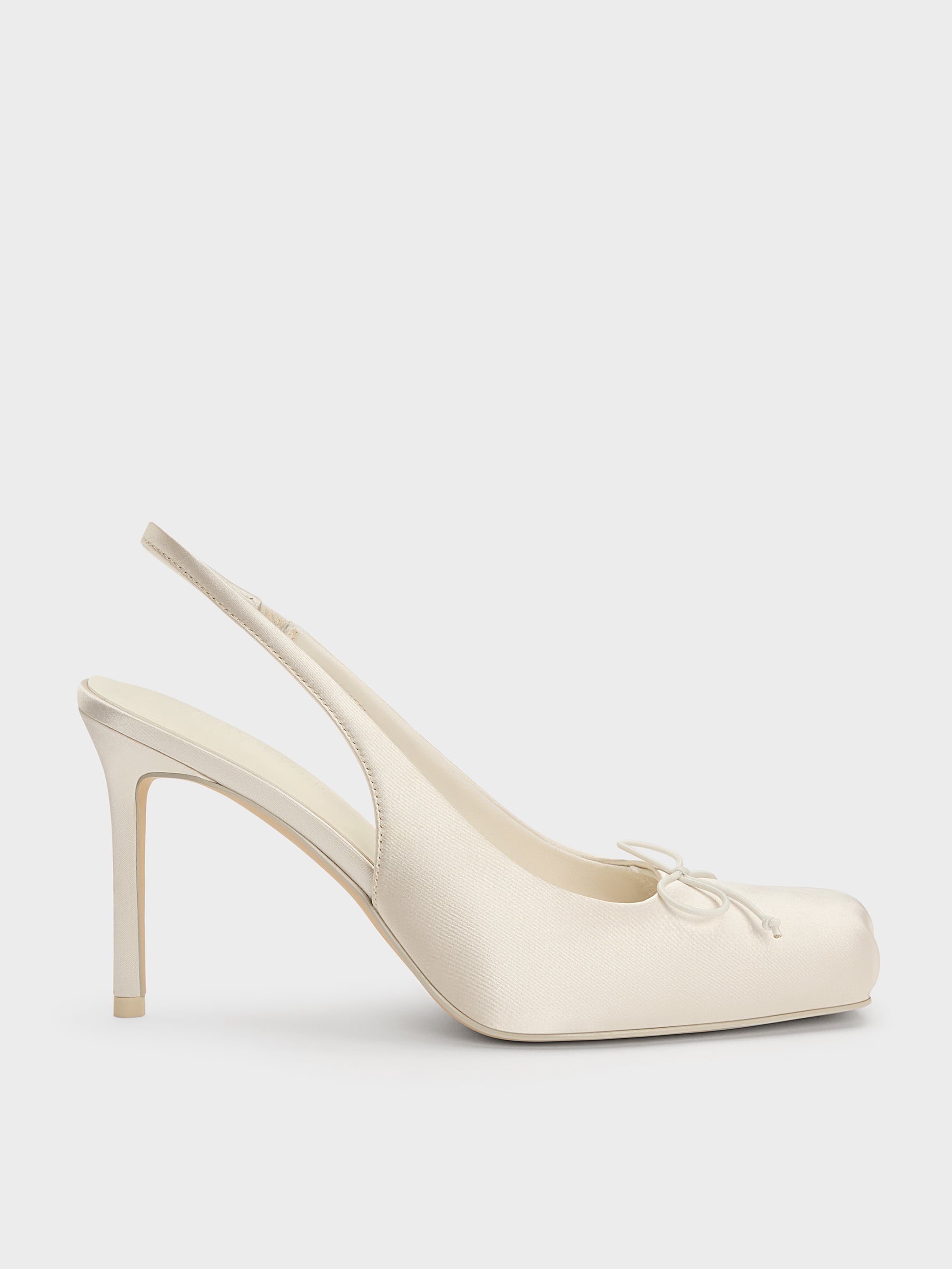 Scarpin Slingback de Cetim com Salto Agulha e Detalhe Franzido